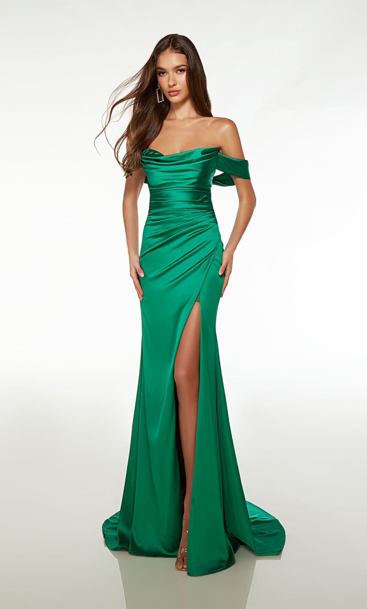 Emerald green satin off-shoulder long formal dress: cowl neckline, gathered bodice, slit, detachable straps, side train—an chic and versatile ensemble.