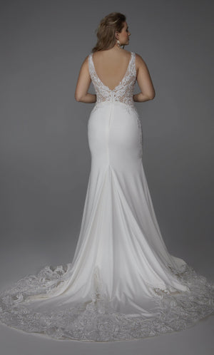 Formal Dress: 5065. Long, Plunging Neckline, Mermaid Alyce Paris