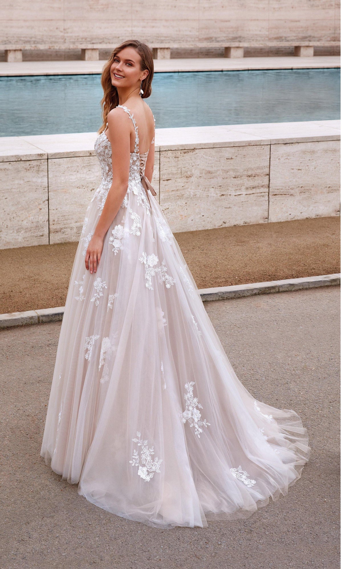 Formal Dress: 7043. Long Bridal Gown, Sweetheart Neckline, Ball Gown Alyce Paris